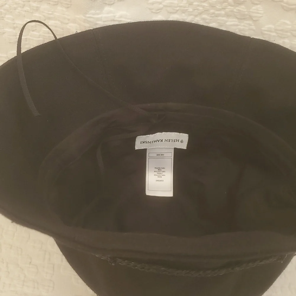 HELEN KAMINSKI LOGO-CHARM COTTON BUCKET HAT IN BLACK : SIZE:ONE SIZE